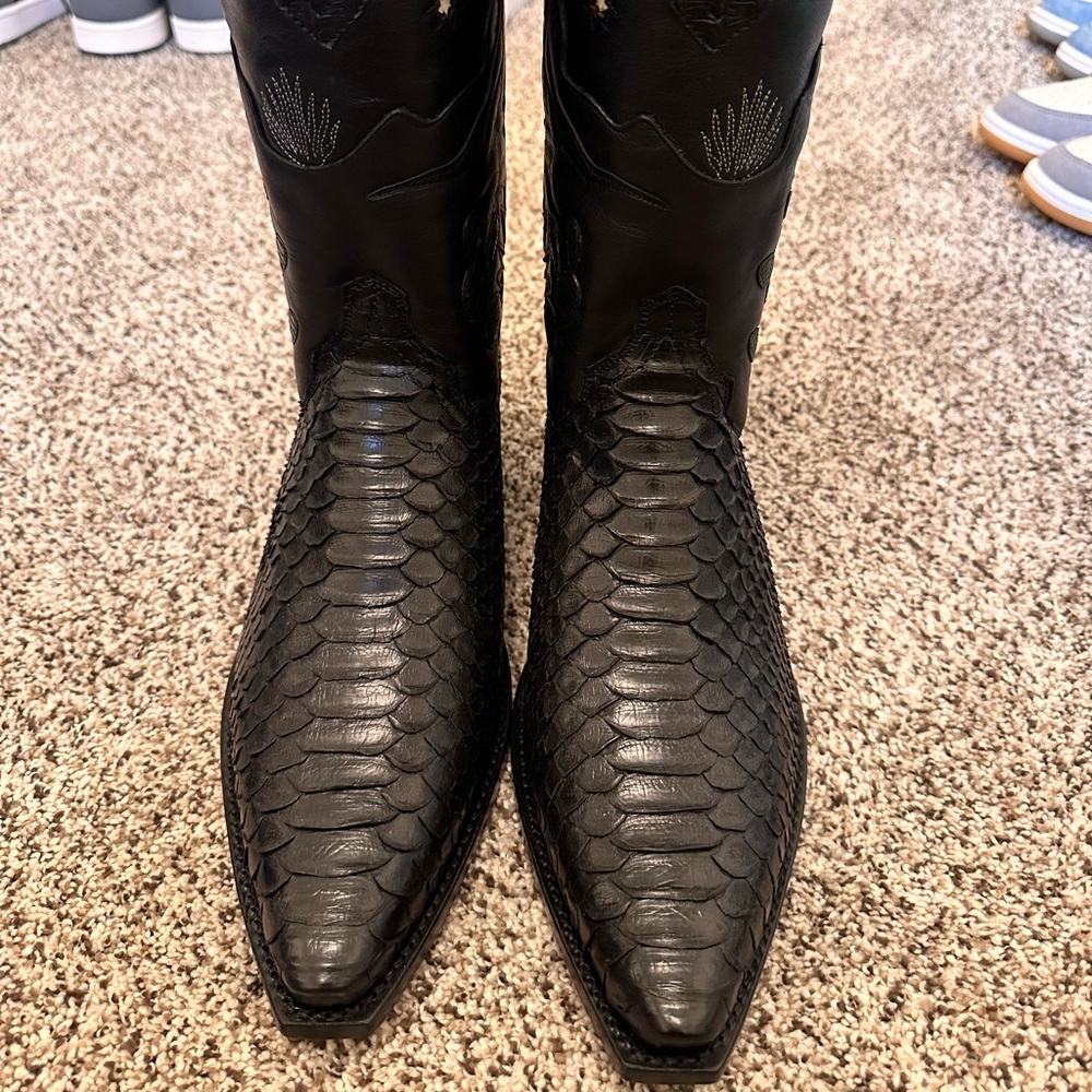 Tecovas Black Python Limited Edition Boots, size 10, never been worn.
